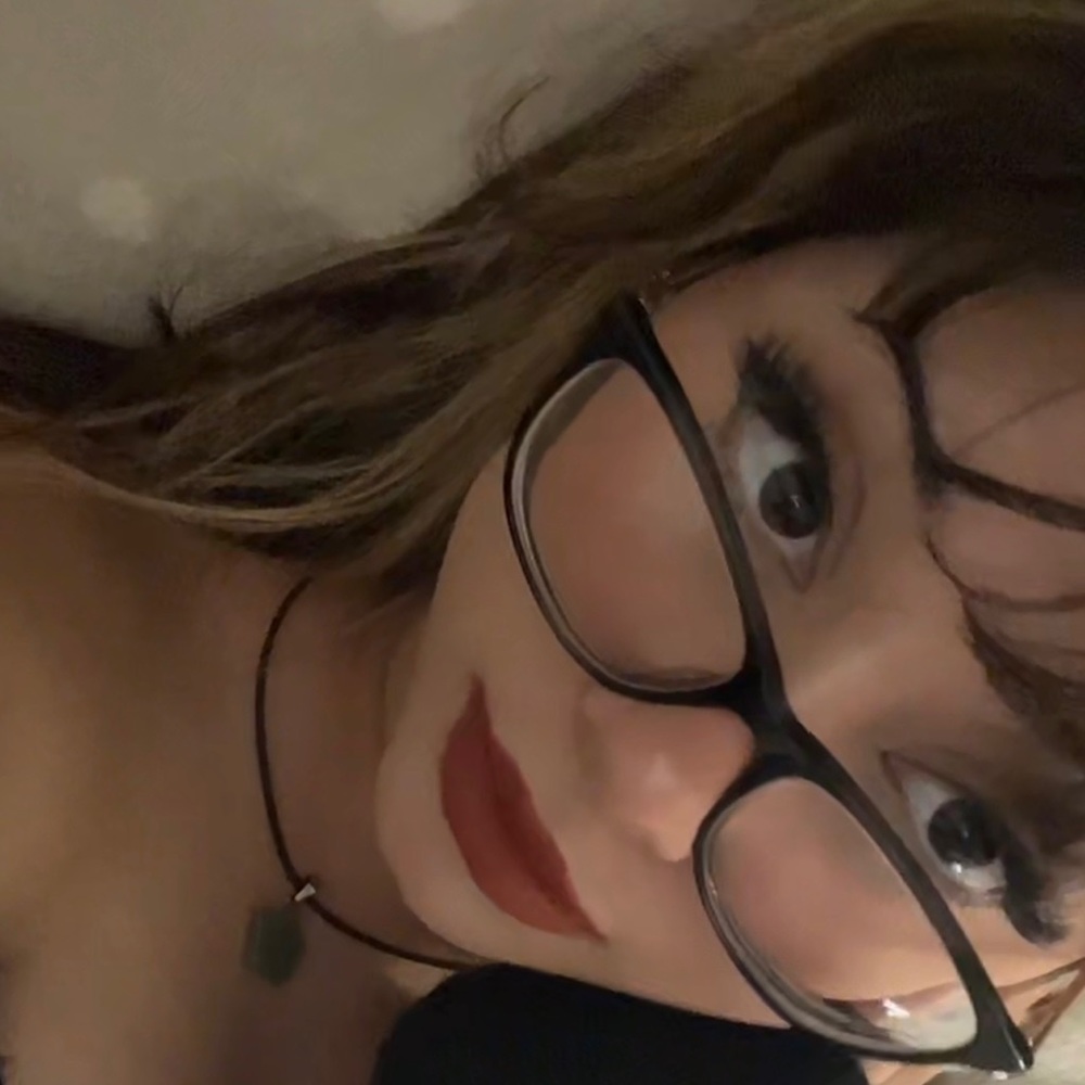 Meet your Posher, Daniela